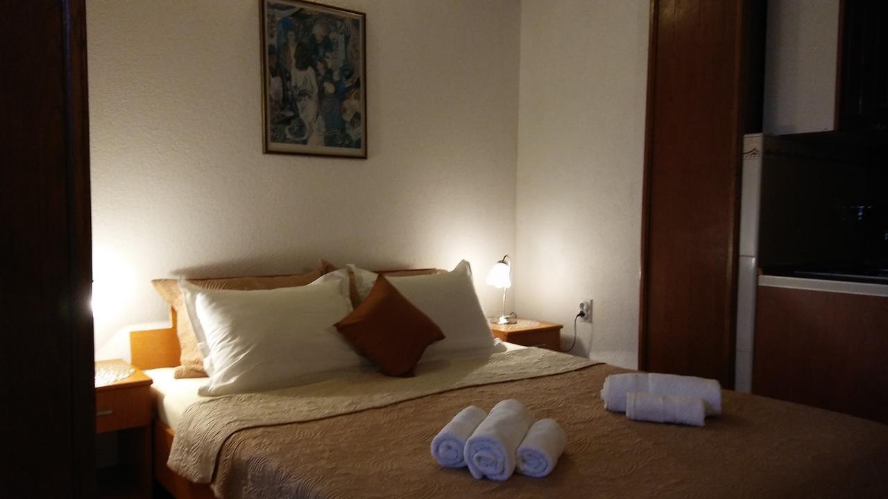 Guest House Villa Castio Petrovac Exteriör bild