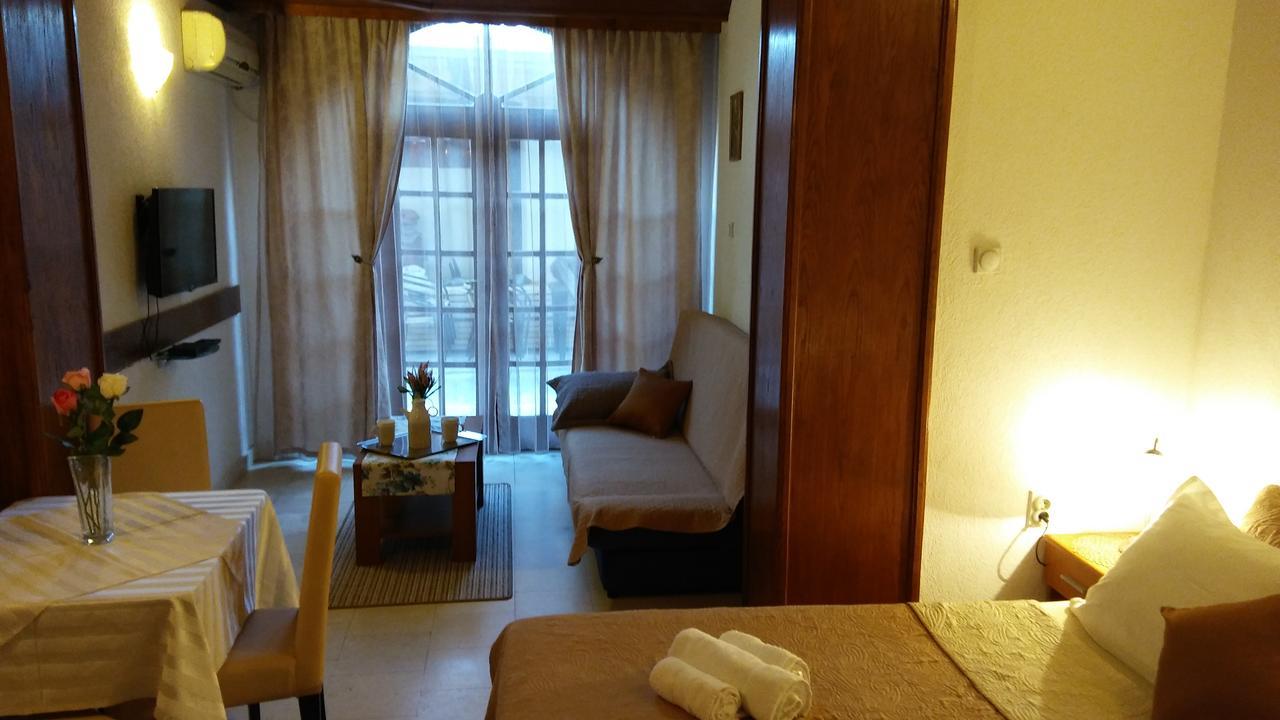 Guest House Villa Castio Petrovac Exteriör bild