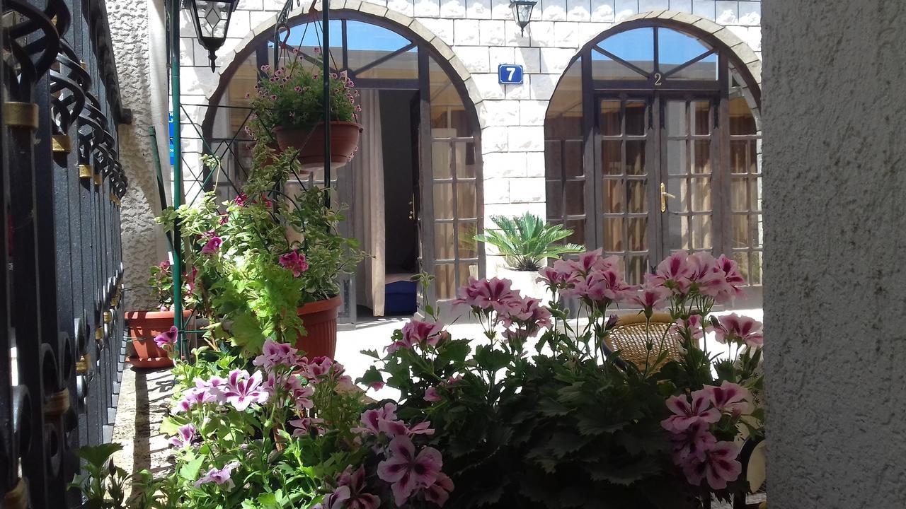 Guest House Villa Castio Petrovac Exteriör bild