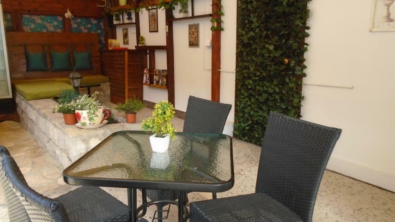 Guest House Villa Castio Petrovac Exteriör bild
